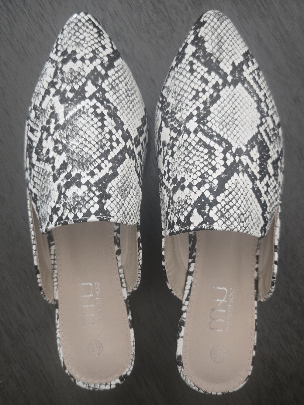 MUSSHOE Snakeskin Pointed Toe Mule Flats Black White Size 6.5 Like New - Picture 7 of 11